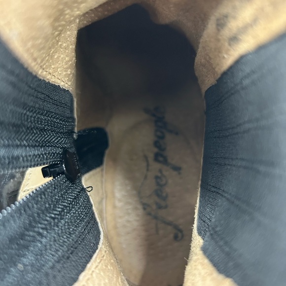 Free People Women's James Leather Chunky Lug Sole Chelsea Boots Bone - Picture 3 of 11